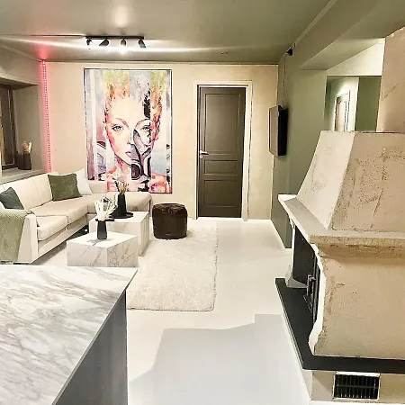 Big And High Standard Near Center Apartamento