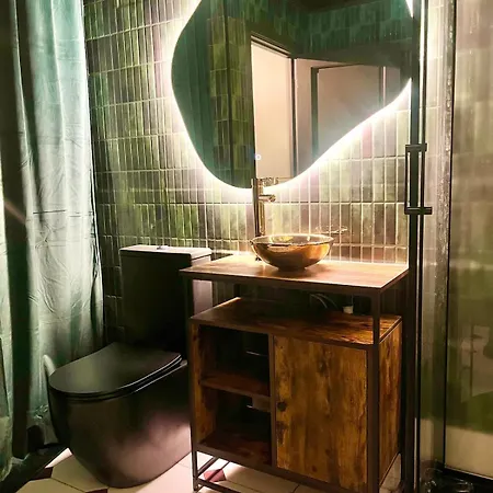 Big And High Standard Near Center Apartamento